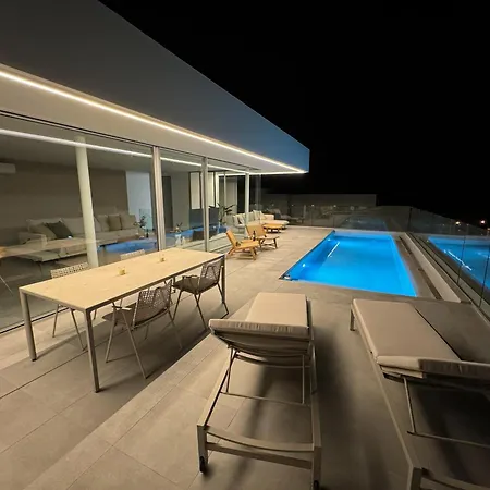 Jan With Heated Pool אדחה